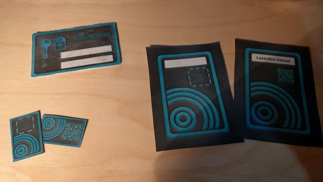 SmartCard und Maschinensticker im FabAccess NFC Design